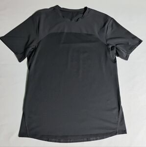 Lululemon Men's Sz L ? Gray Shirt " Flaw"